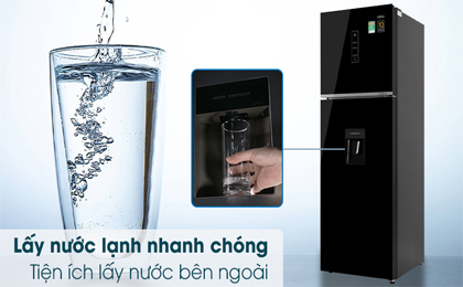 Tủ lạnh Aqua Inverter 344 lít AQR-T389FA(WGB)-Nhanh chóng lấy nước lạnh từ bên ngoài cửa tủ